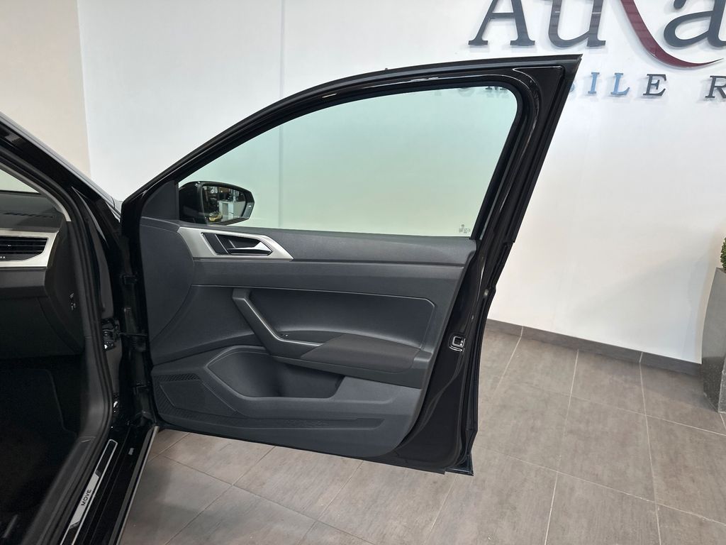 Volkswagen Polo 2024 г. Чёрный, пробег 49750 км