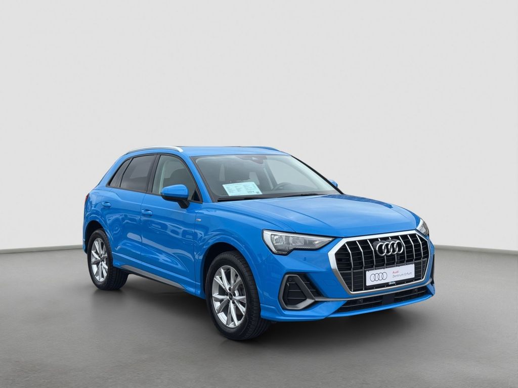 Audi Q3 2023 г. Синий, пробег 46000 км