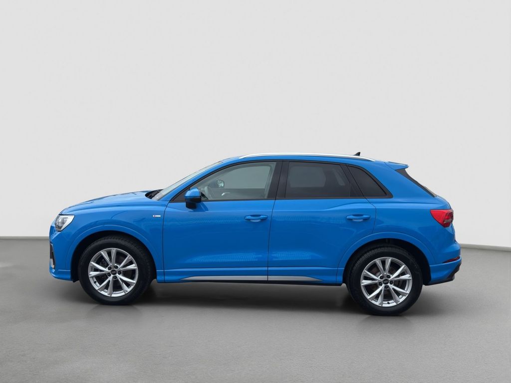 Audi Q3 2023 г. Синий, пробег 46000 км