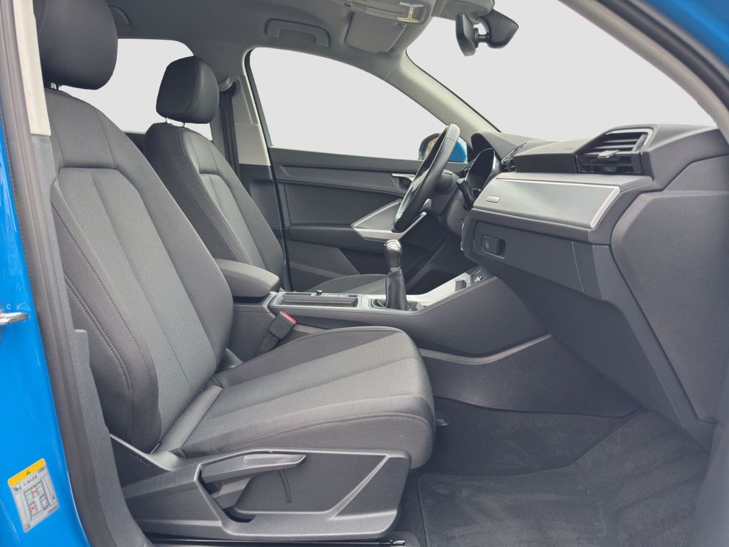Audi Q3 2023 г. Синий, пробег 46000 км