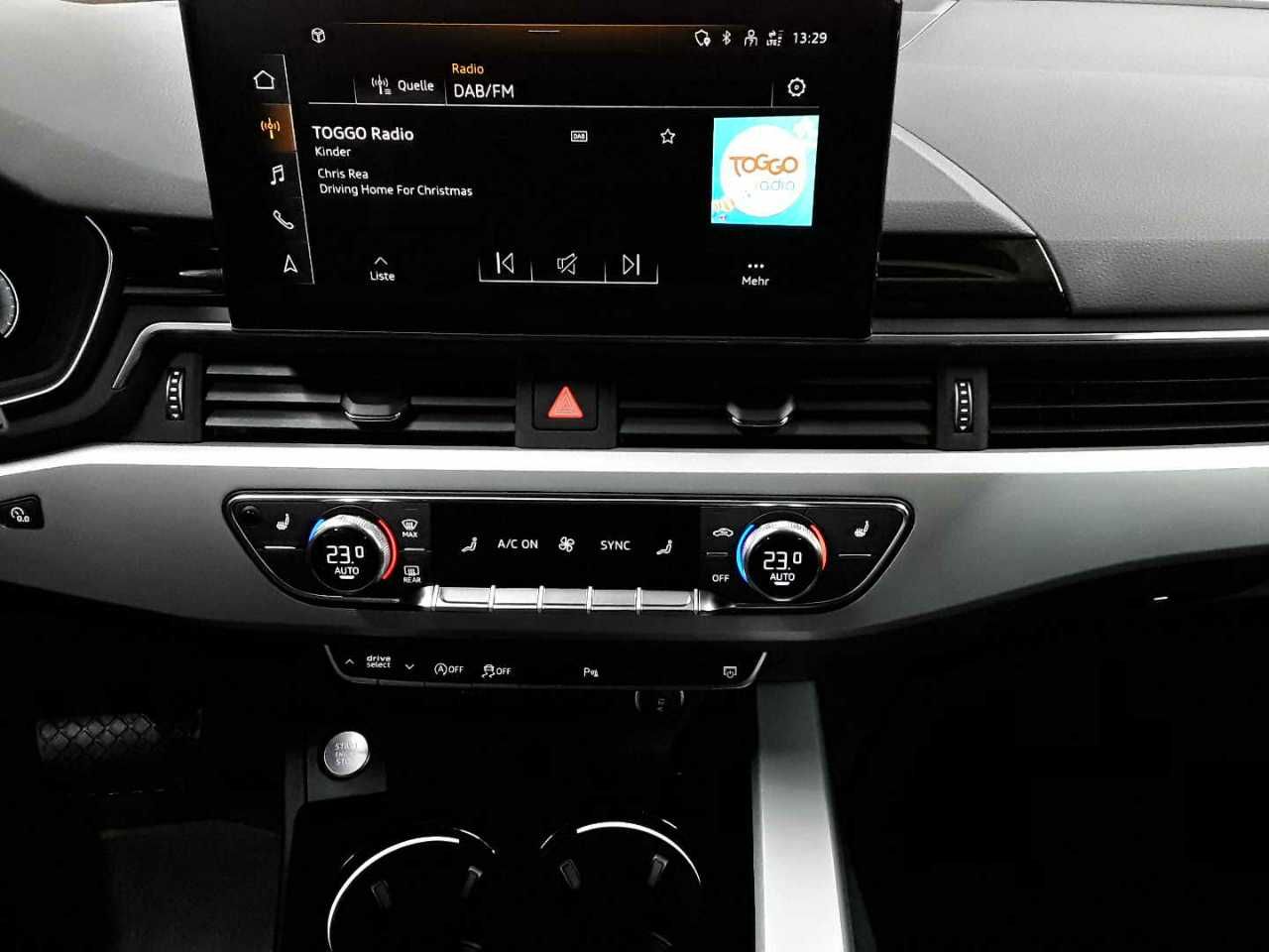 Audi A4 2024 г. Зелёный, пробег 33493 км