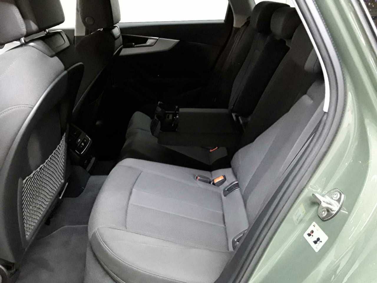 Audi A4 2024 г. Зелёный, пробег 33493 км