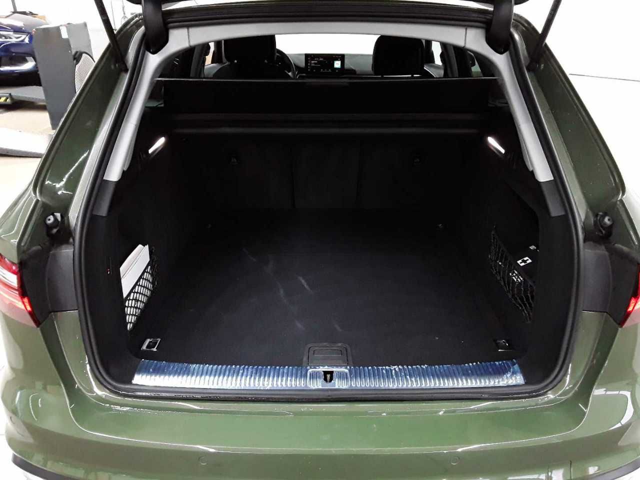 Audi A4 2024 г. Зелёный, пробег 33493 км