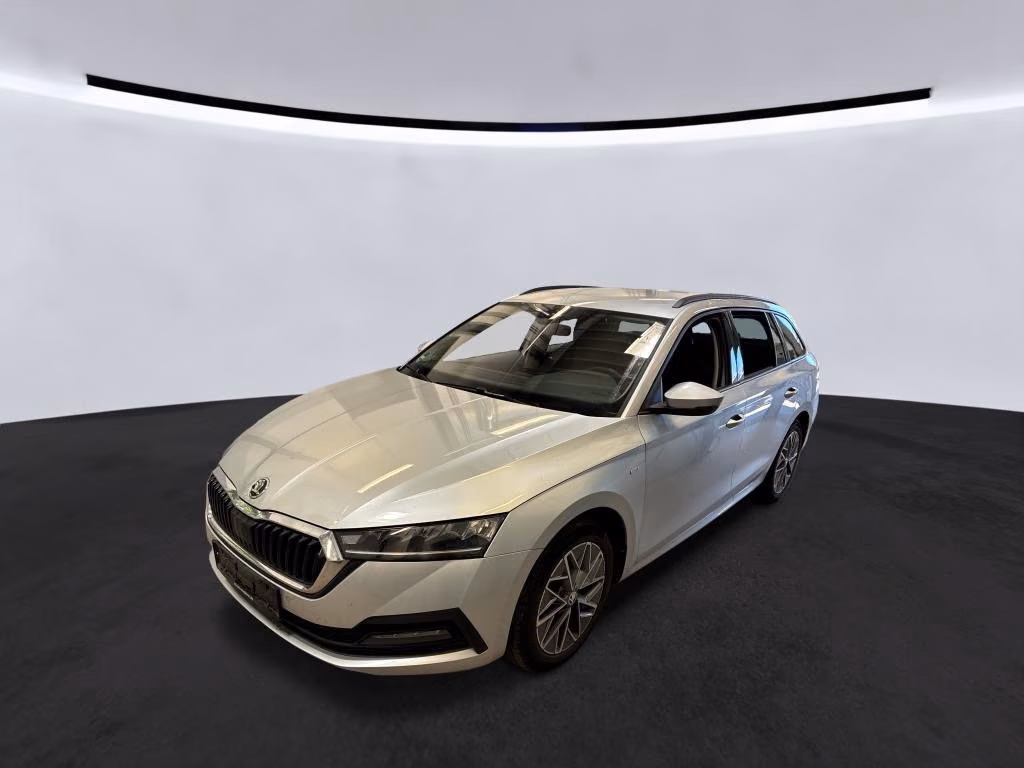 Skoda Octavia 2023 г. Серебристый, пробег 57000 км