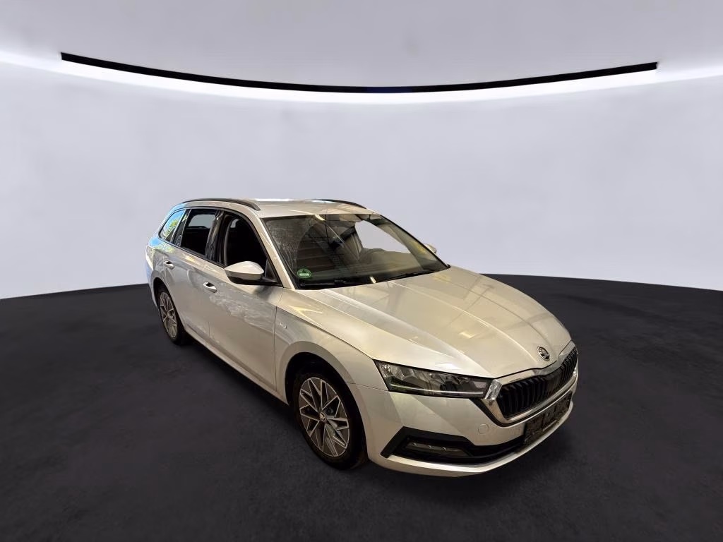 Skoda Octavia 2023 г. Серебристый, пробег 57000 км