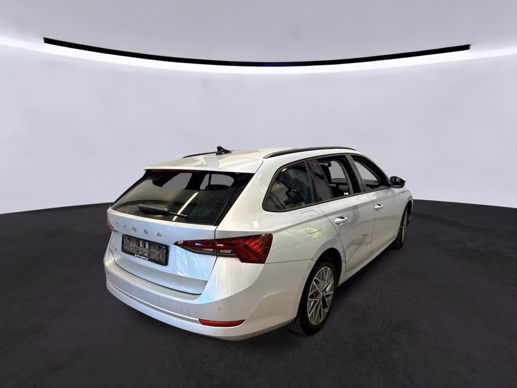 Skoda Octavia 2023 г. Серебристый, пробег 57000 км