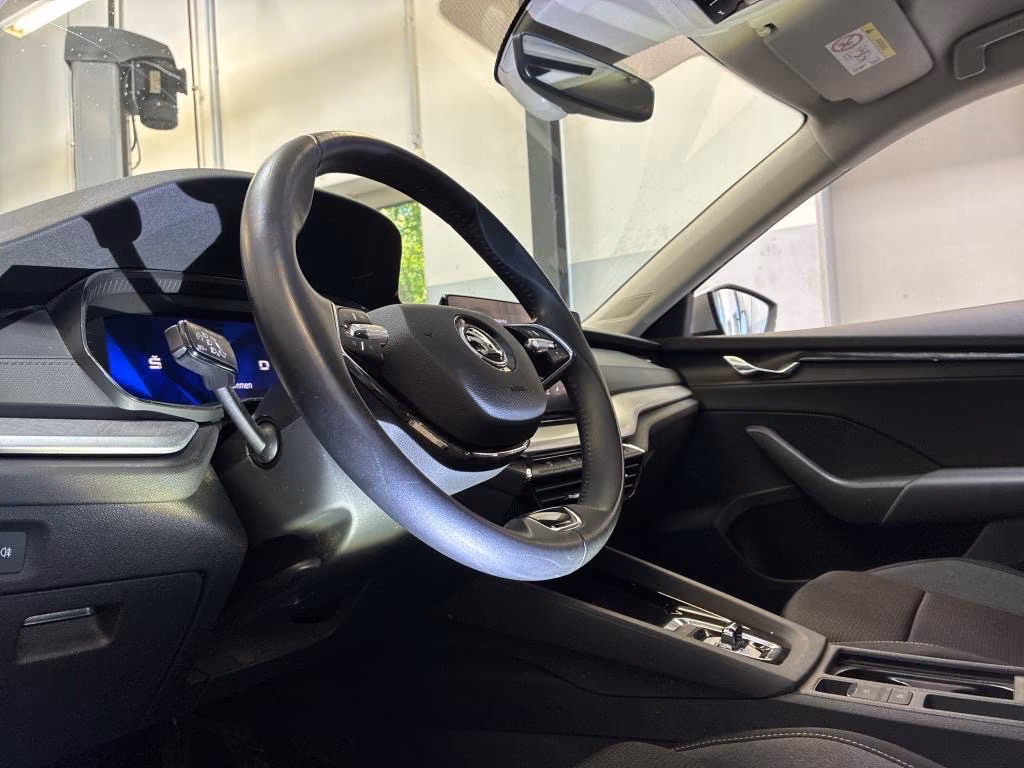 Skoda Octavia 2023 г. Серебристый, пробег 57000 км