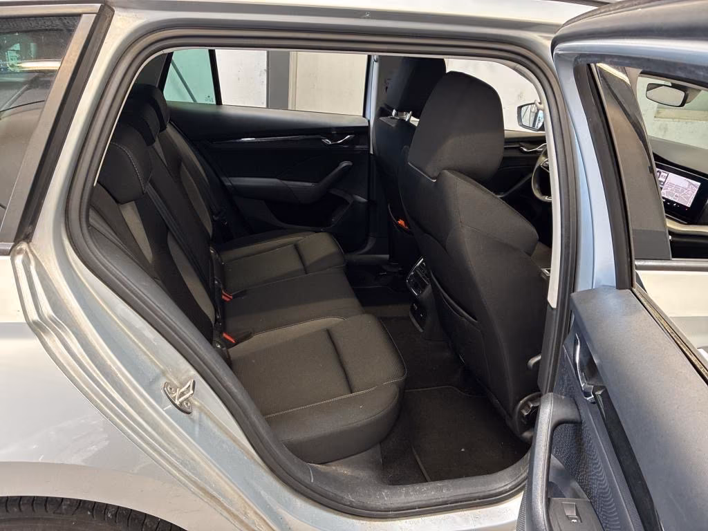 Skoda Octavia 2023 г. Серебристый, пробег 57000 км