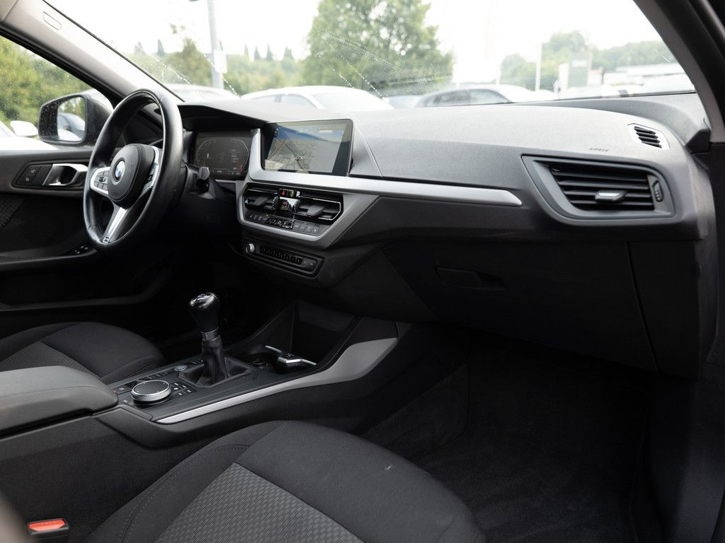 BMW 118 2023 г. Чёрный, пробег 35254 км
