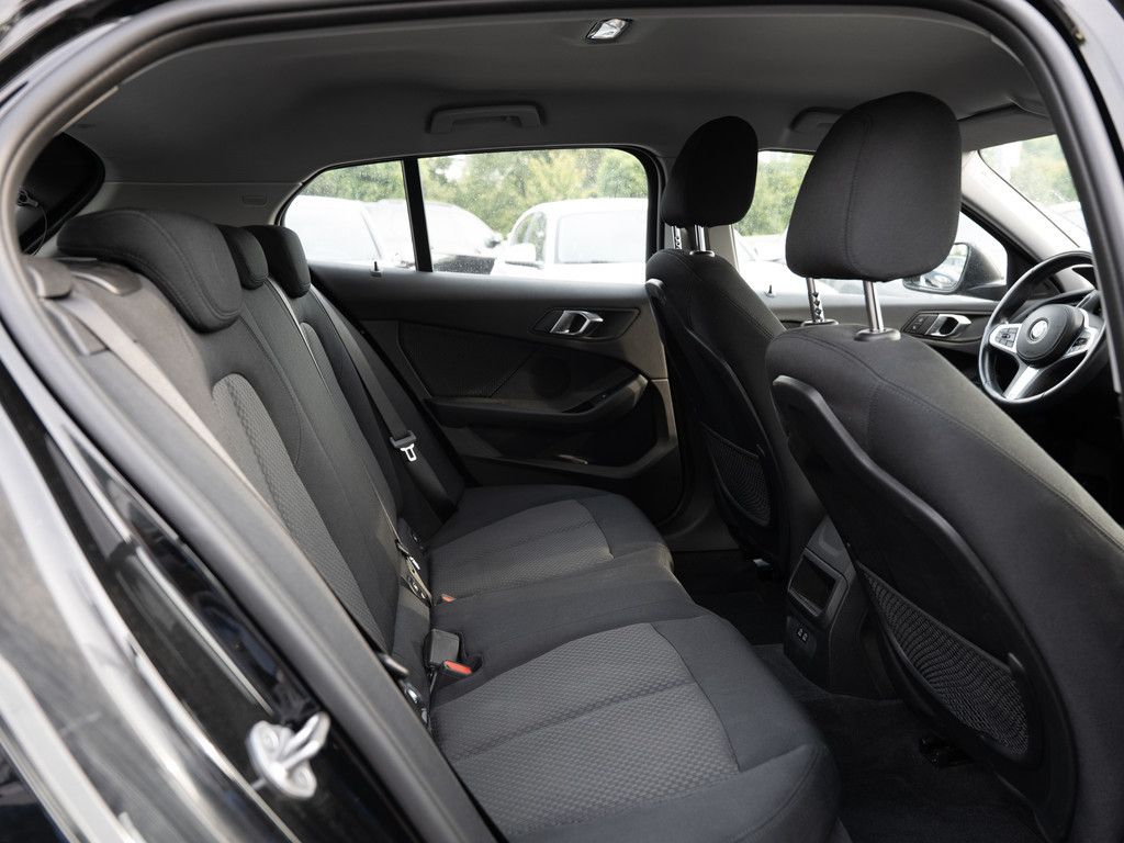 BMW 118 2023 г. Чёрный, пробег 35254 км
