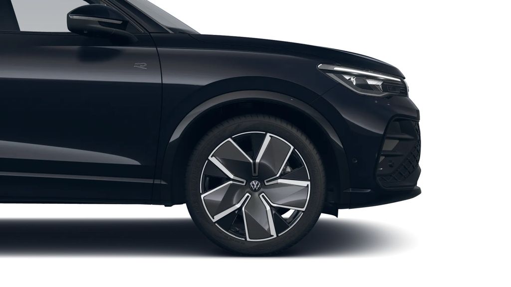 Volkswagen Tiguan 2025 г. Чёрный, пробег 5843 км