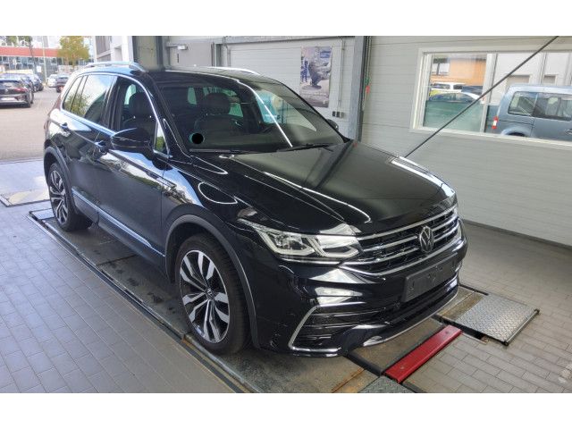Volkswagen Tiguan 2023 г. Чёрный, пробег 28258 км