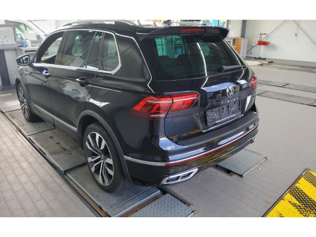 Volkswagen Tiguan 2023 г. Чёрный, пробег 28258 км