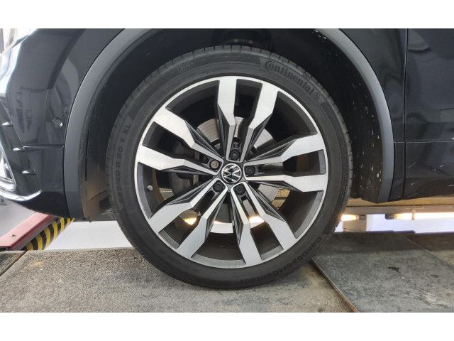 Volkswagen Tiguan 2023 г. Чёрный, пробег 28258 км