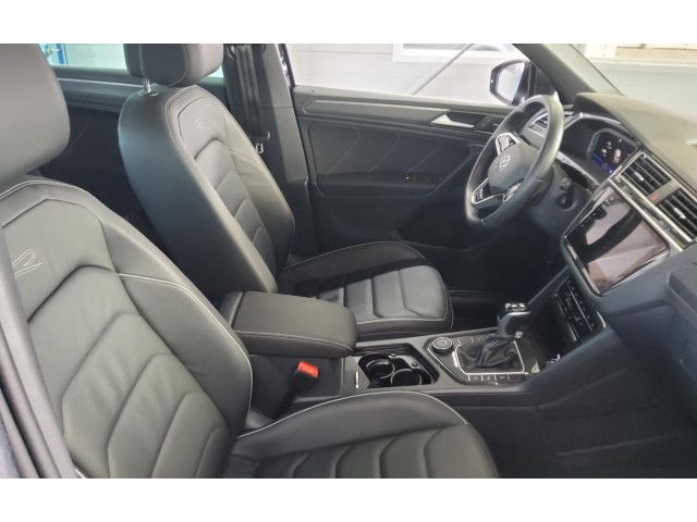 Volkswagen Tiguan 2023 г. Чёрный, пробег 28258 км