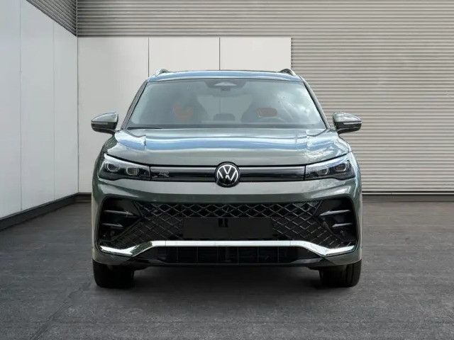 Volkswagen Tiguan 2025 г. Зелёный, пробег 8500 км