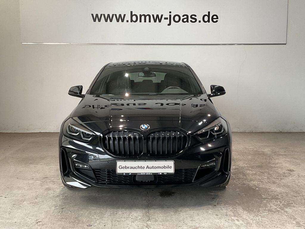 BMW 120 2022 г. Чёрный, пробег 43300 км