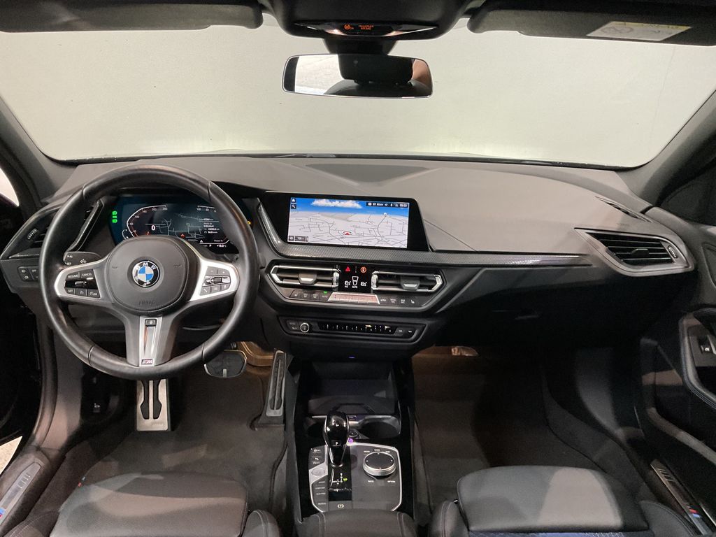 BMW 120 2022 г. Чёрный, пробег 43300 км