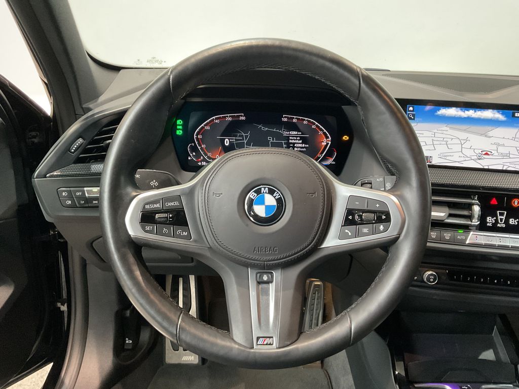 BMW 120 2022 г. Чёрный, пробег 43300 км