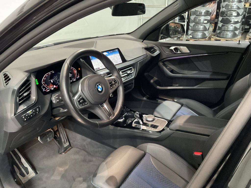 BMW 120 2022 г. Чёрный, пробег 43300 км