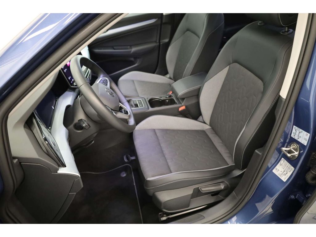 Volkswagen Golf 2025 г. Синий, пробег 16417 км