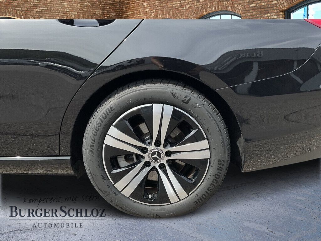 Mercedes-Benz C 300 2023 г. Чёрный, пробег 3676 км
