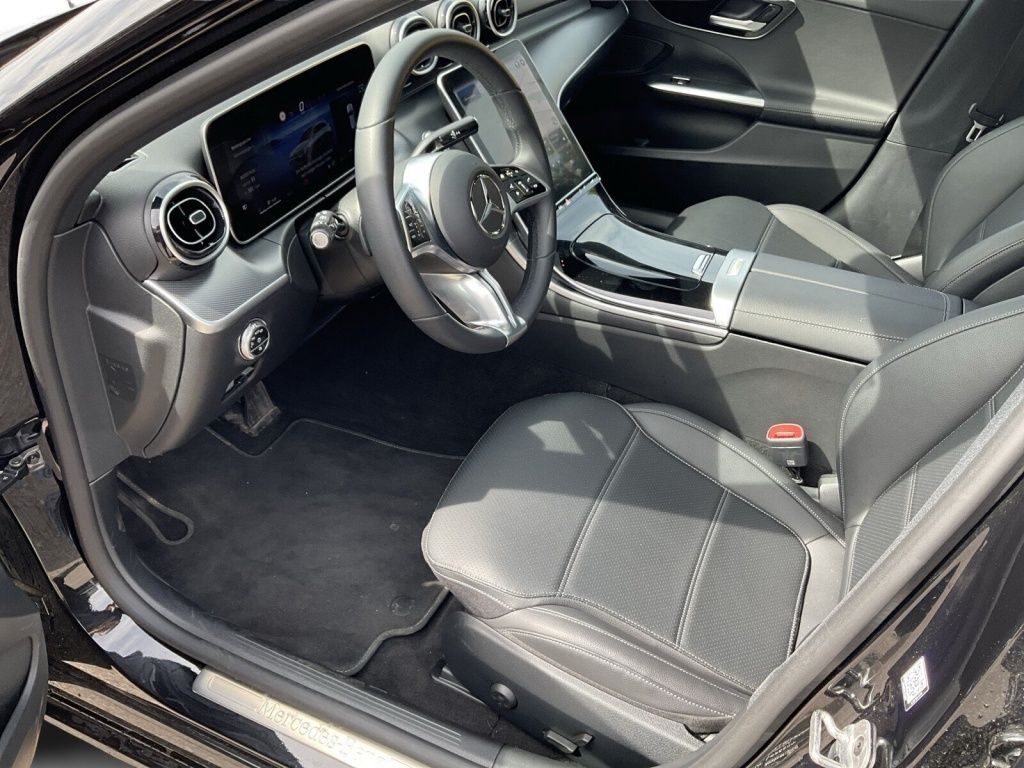 Mercedes-Benz C 300 2023 г. Чёрный, пробег 3676 км