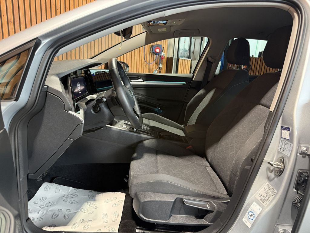 Volkswagen Golf 2024 г. Серебристый, пробег 53142 км
