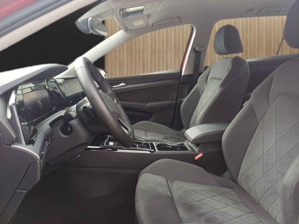 Volkswagen Golf 2023 г. Красный, пробег 53590 км