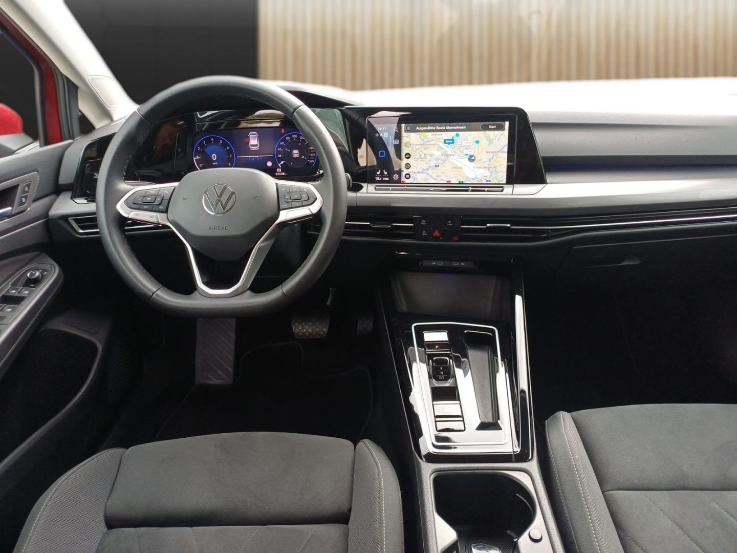 Volkswagen Golf 2023 г. Красный, пробег 53590 км