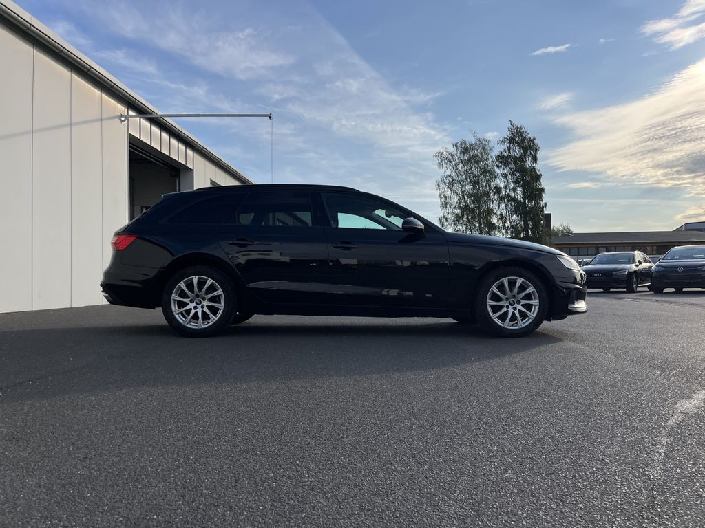 Audi A4 2022 г. Чёрный, пробег 49380 км