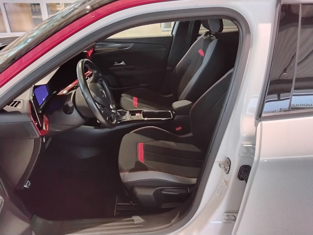 Opel Mokka 2022 г. Белый, пробег 37000 км