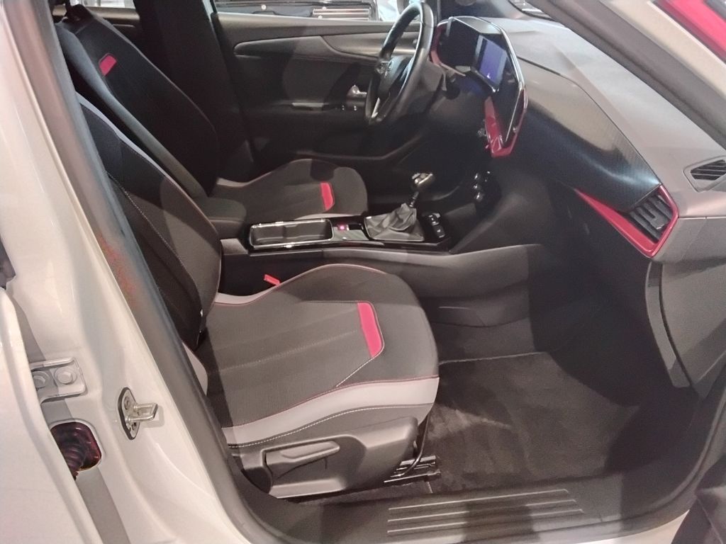 Opel Mokka 2022 г. Белый, пробег 37000 км