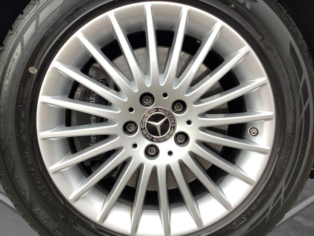 Mercedes-Benz V 220 2025 г. Белый, пробег 17883 км