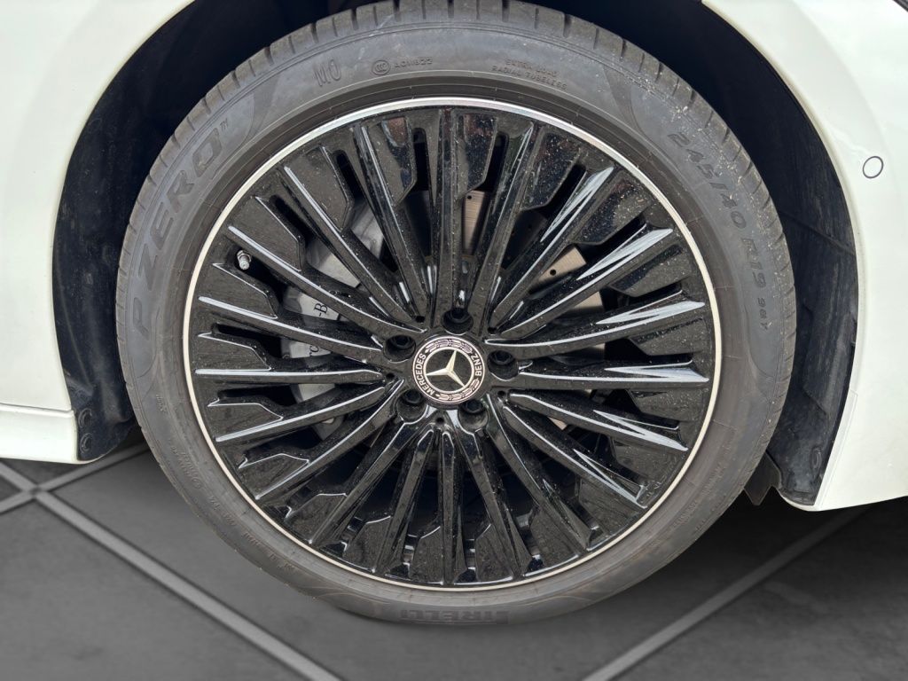 Mercedes-Benz CLE 200 2025 г. Белый, пробег 4000 км