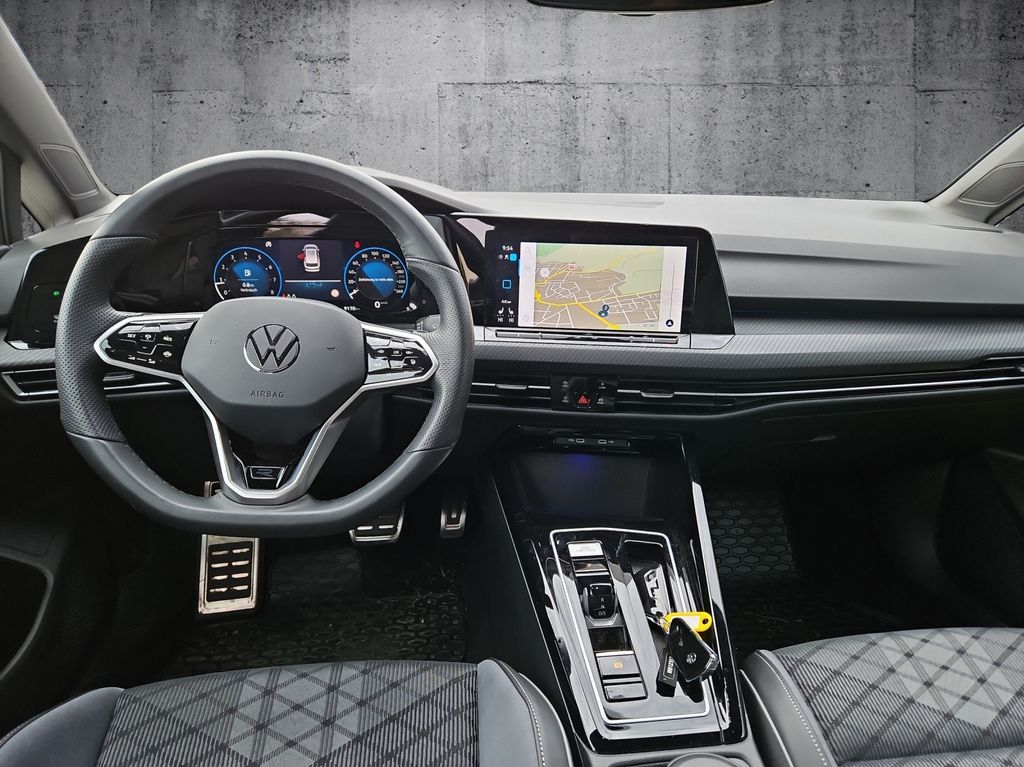 Volkswagen Golf 2023 г. Чёрный, пробег 9170 км