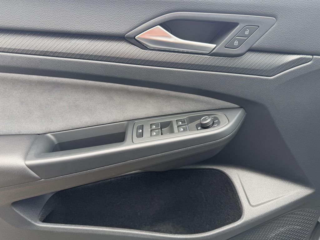 Volkswagen Golf 2024 г. Серый, пробег 50961 км