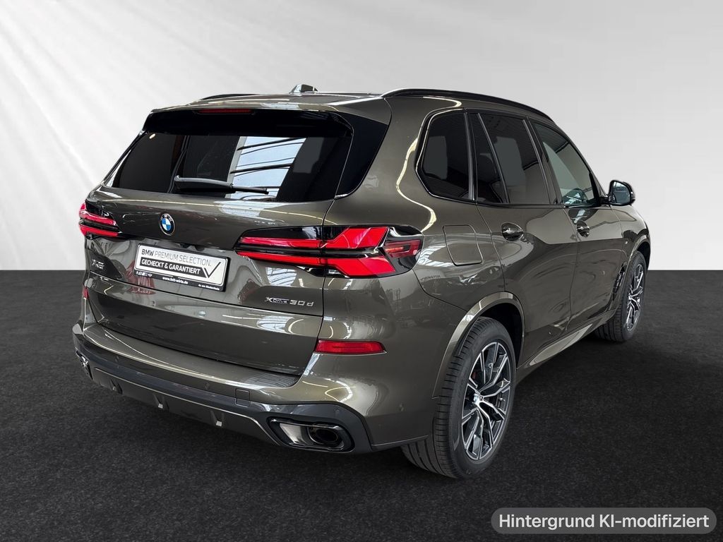 BMW X5 2025 г. Зелёный, пробег 13900 км