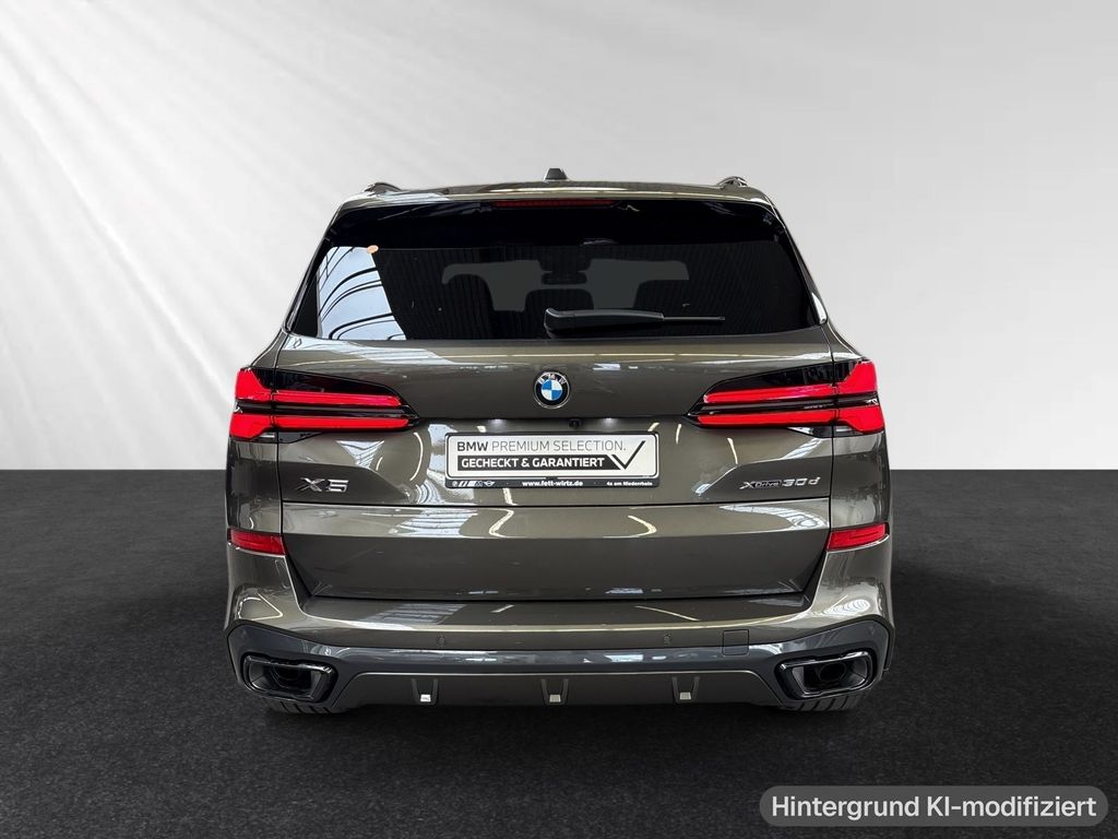 BMW X5 2025 г. Зелёный, пробег 13900 км