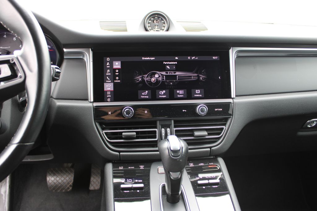 Porsche Macan 2023 г. Белый, пробег 45000 км