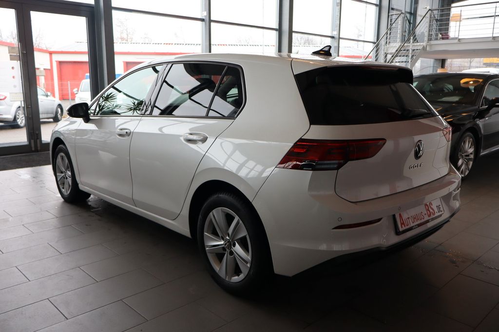 Volkswagen Golf 2023 г. Белый, пробег 49052 км