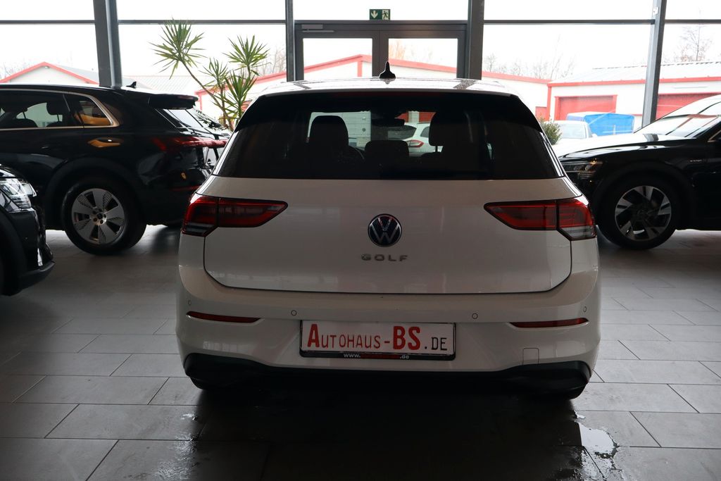 Volkswagen Golf 2023 г. Белый, пробег 49052 км