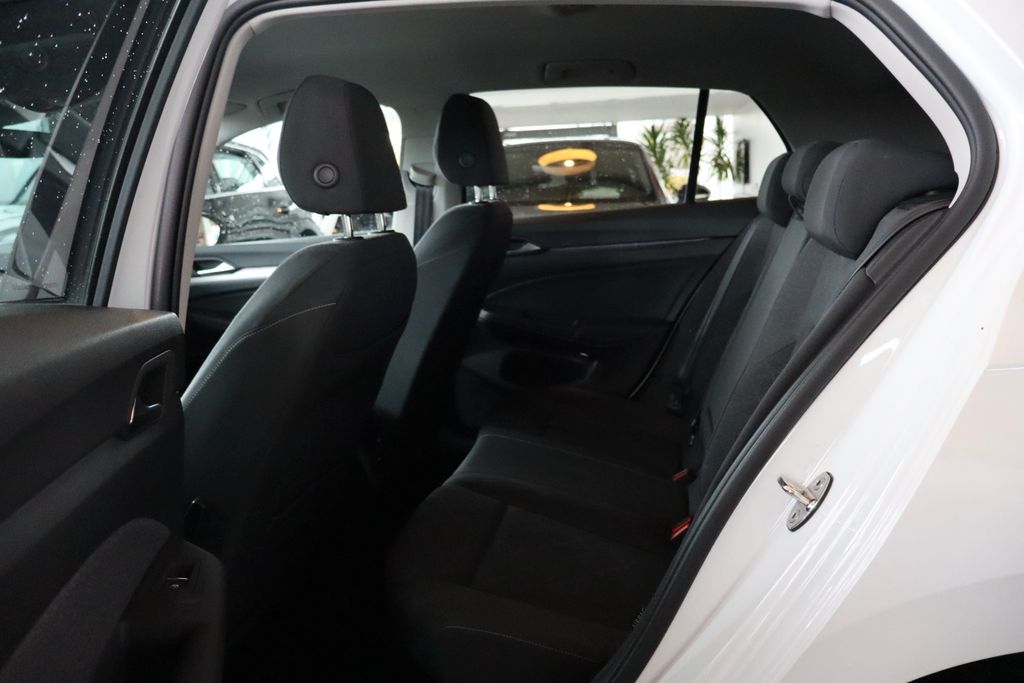 Volkswagen Golf 2023 г. Белый, пробег 49052 км