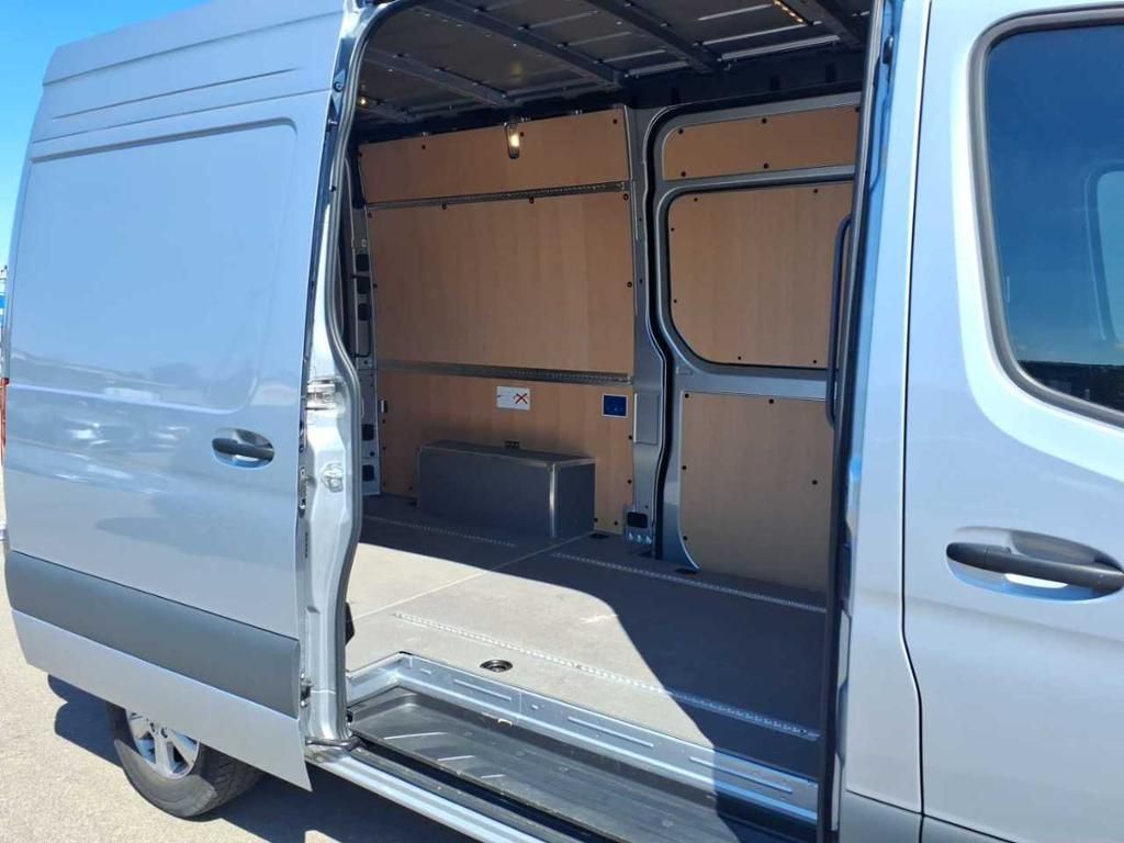 Mercedes-Benz SPRINTER 2025 г. Серебристый, пробег 6473 км