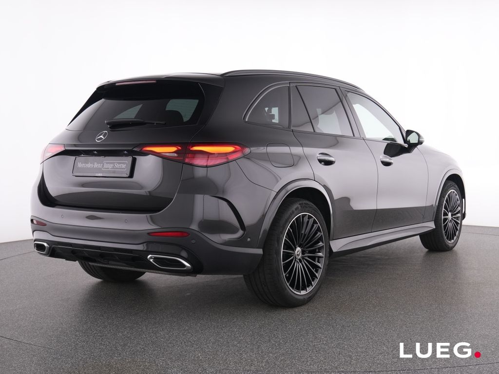 Mercedes-Benz GLC 300 2023 г. Серый, пробег 17060 км