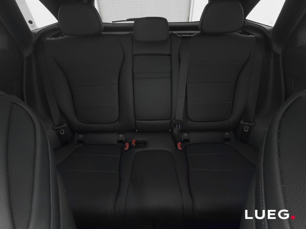 Mercedes-Benz GLC 300 2023 г. Серый, пробег 17060 км