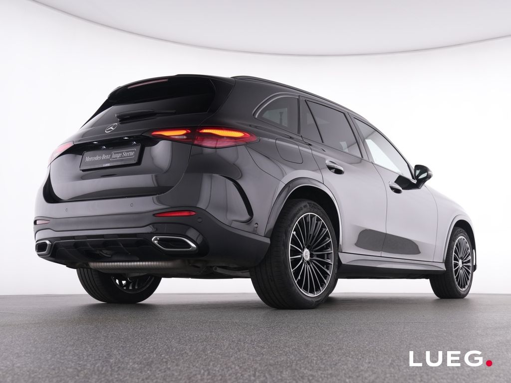 Mercedes-Benz GLC 300 2023 г. Серый, пробег 17060 км