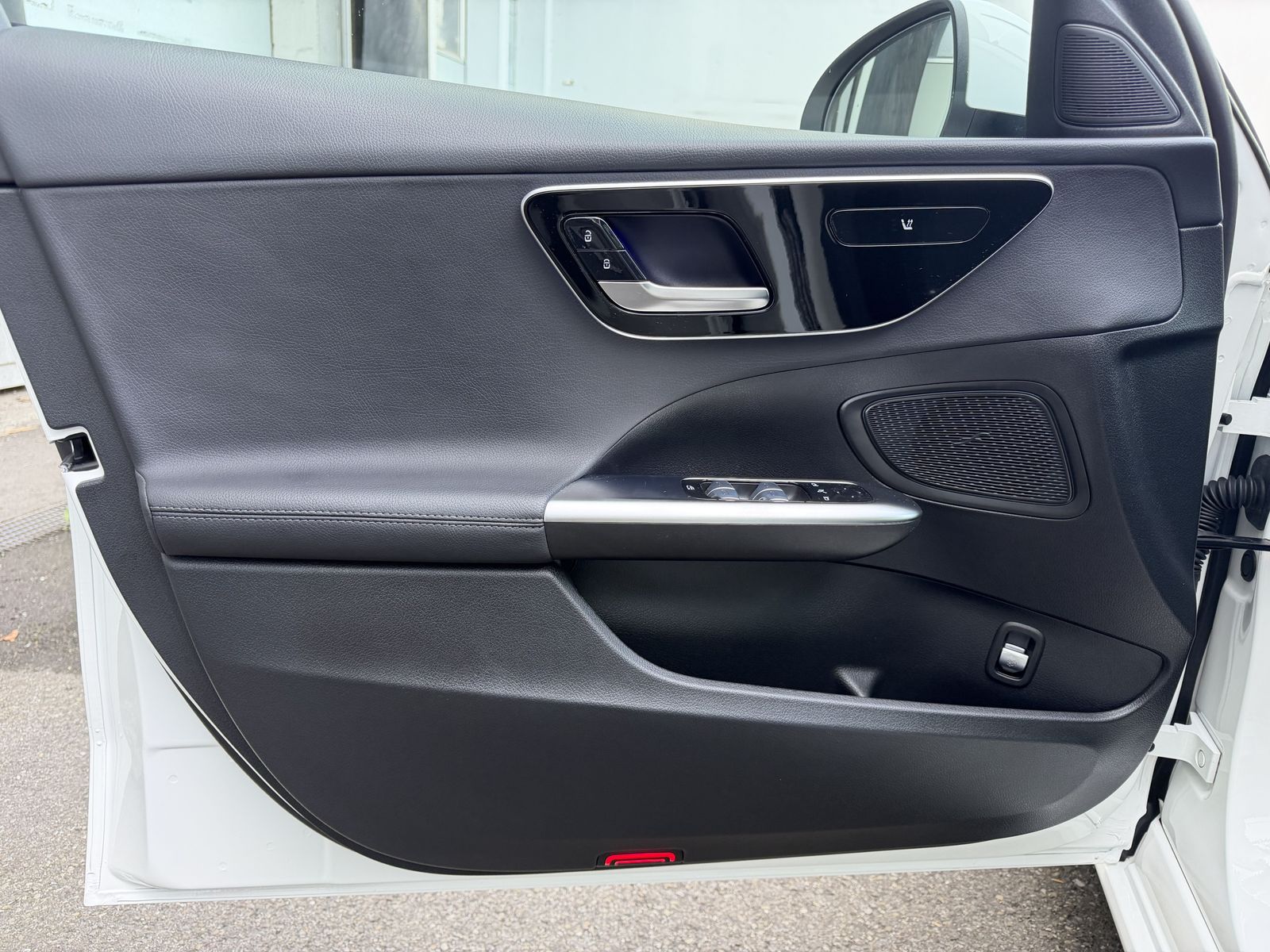 Mercedes-Benz C 180 2025 г. Белый, пробег 42900 км