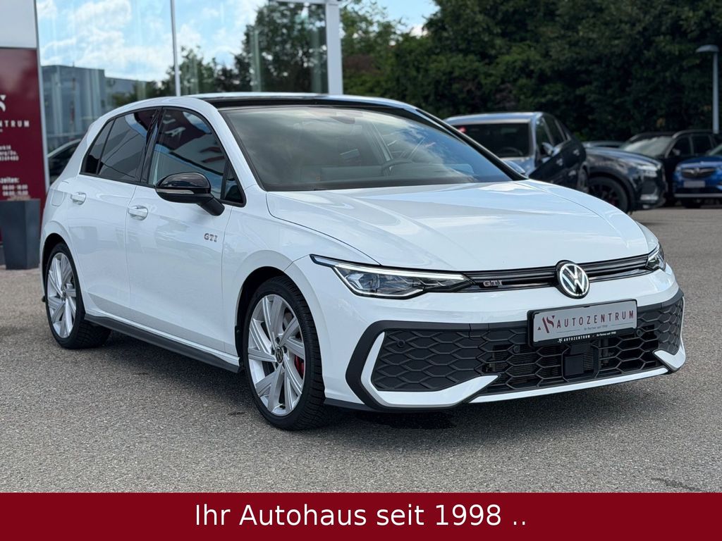 Volkswagen Golf 2025 г. Белый, пробег 36000 км
