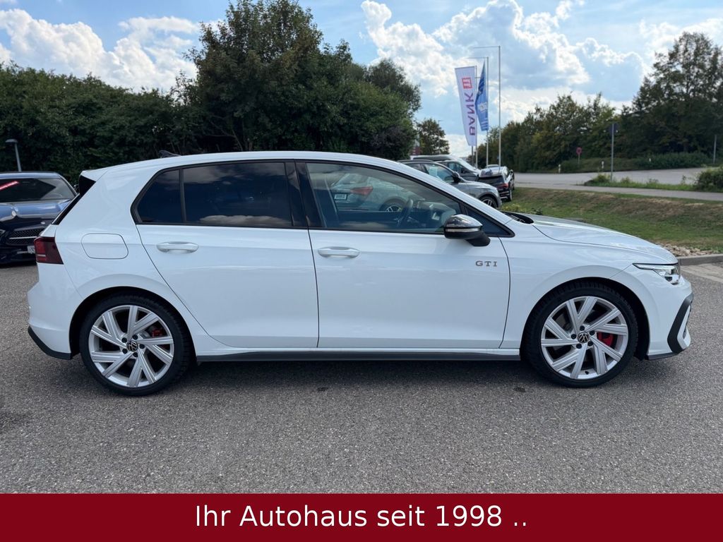 Volkswagen Golf 2025 г. Белый, пробег 36000 км